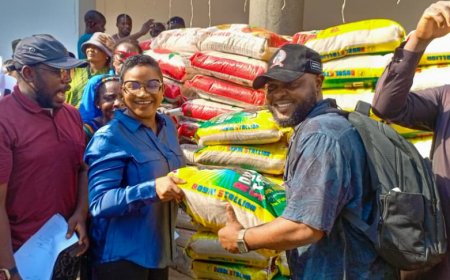 NUJ FCT Chairman, Grace Ike, Distributes 600 Bags of Rice to Abuja Journalists