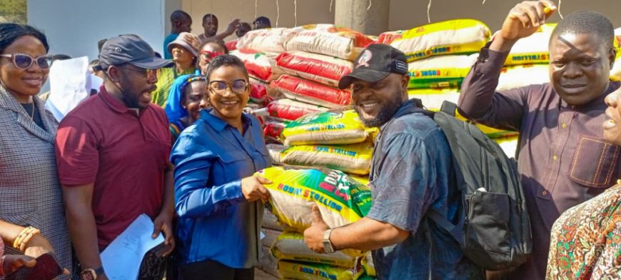 NUJ FCT Chairman, Grace Ike, Distributes 600 Bags of Rice to Abuja Journalists